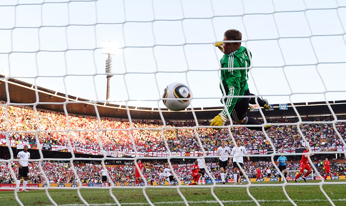Germany's goalkeeper Manuel Neuer eyes the ball shot by England midfielder Frank Lampard before the goal was disallowed during the 2010 World Cup knockout stage (AFP Photo / Jewel Samad)
