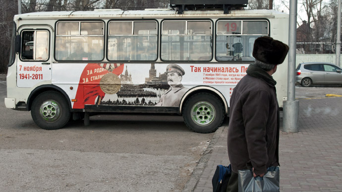 A bus with Stalin's portrait on Tomsk streets. (RIA Novosti)