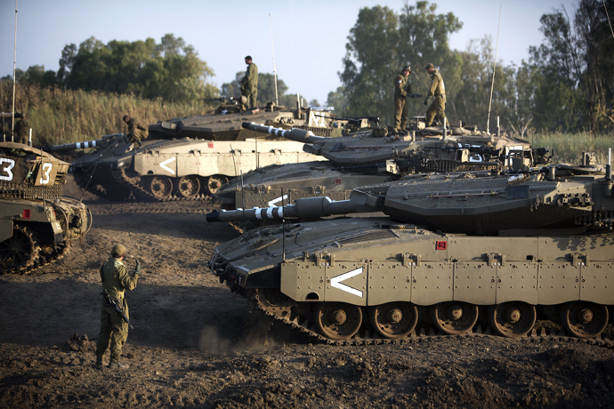 Israeli soldiers are seen with their Merkava tank unit deployed in the Israeli annexed Golan Heights near the border with Syria, on May 6, 2013 (AFP Photo / Menahem Kahana)