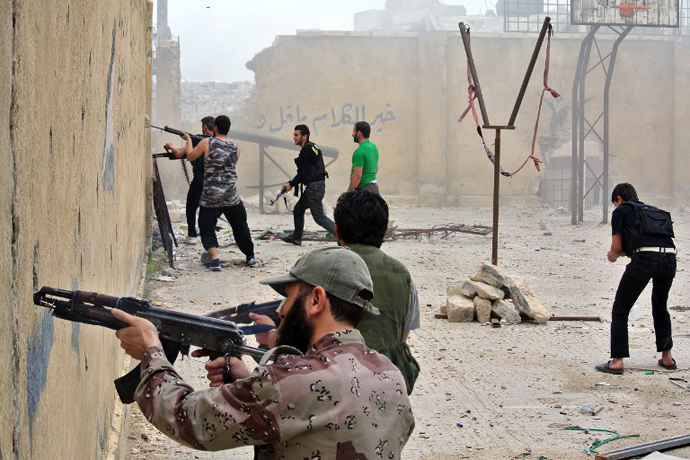 Rebel fighters fire at government forces in the northern Syrian city of Aleppo on May 12, 2013. (AFP Photo)