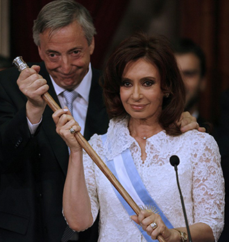 Cristina Fernandez de Kirchner takes over the Argentine presidency from her husband Nestor Kirchner, during the swear-in ceremony at the Congress building in Buenos Aires, on December 10th, 2007. (AFP Photo / Juan Mabromata)