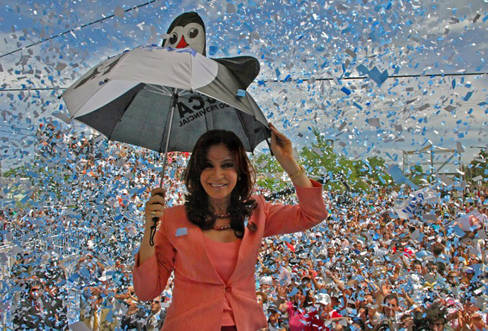 Argentina's First Lady, Senator and presidential candidate for the ruling party Frente para la Victoria Cristina Fernandez de Kirchner greets supporters 22 October 2007 in Bolivar during a campaign rally in view of the next 28 October election. (AFP Photo)