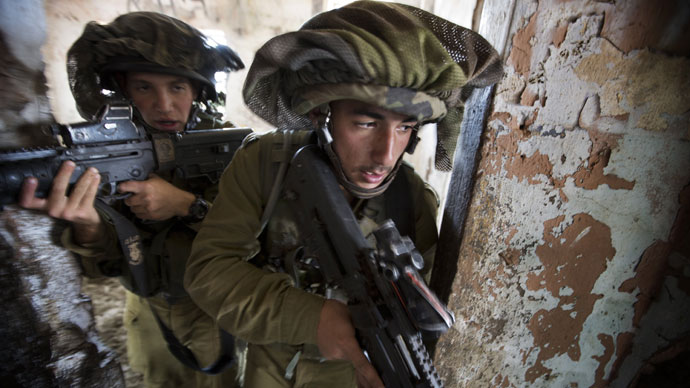 Israeli infantry soldiers of the Golani brigade take part in exercises during their deployment in the Israeli annexed Golan Heights, near the border with Syria, on May 6, 2013.(AFP Photo / Menahem Kahana)