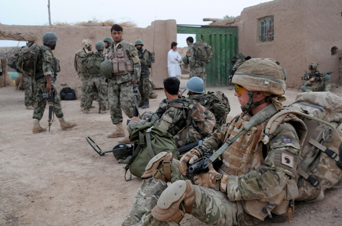 British soldiers serving with Somme Company, the 1st Battalion The Duke of Lancaster's Regiment and Afghan National Army (ANA) soldiers rest from searching for Improvised Explosive Devices (IED) in a village of Sayedebad District, Nad e Ali, Helmand Province (AFP Photo)