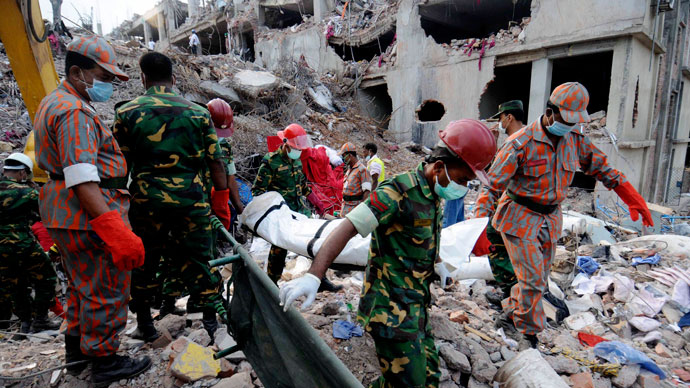 Rescue workers carry the remains of a garment worker retrieved from the rubble of the collapsed Rana Plaza building in Savar, 30 km (19 miles) outside Dhaka May 5, 2013.(Reuters / Stringer)