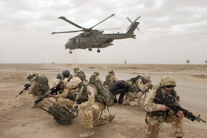 British soldiers take position after descend from their helicopter during a security operation in the Iraqi southern city of Basra. (AFP Photo / Essam Al-Sudani)