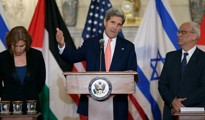 U.S. Secretary of State John Kerry (C) delivers remarks on the Middle East Peace Process Talks, as Israeli Justice Minister Tzipi Livni and Palestinian chief negotiator Saeb Erekat (R) listen at the Department of State on July 30, 2013 in Washington, DC. (AFP Photo / Win Mcnamee)