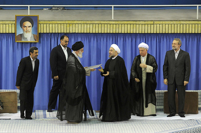 A handout picture released by the official website of the Iranian supreme leader Ayatollah Ali Khamenei on August 3, 2013, shows Khamenei (C) officially endorsing moderate cleric Hassan Rowhani (3rd R) during a ceremony in the capital Tehran. (AFP Photo)