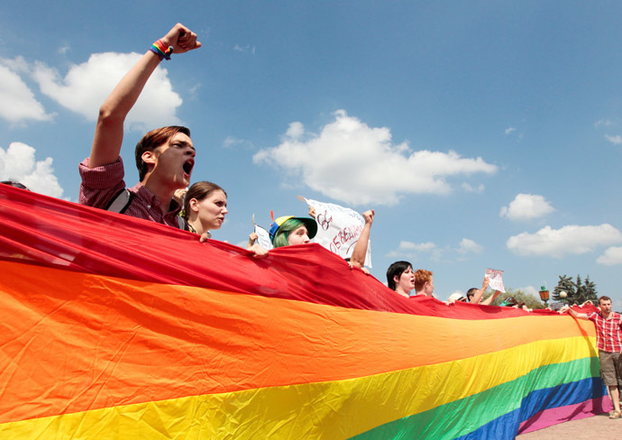 Participants in the LGBT community suport rally on the Champ de Mars in St. Petersburg. (RIA Novosti/Anatoly Medved)