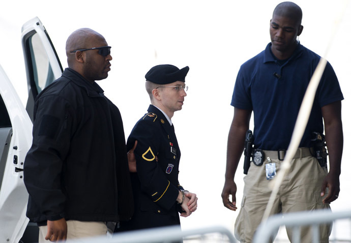 US Army Private First Class Bradley Manning arrives alongside military officials at a US military court facility to hear his sentence in his trial at Fort Meade, Maryland on August 21, 2013. (AFP Photo/Saul Loeb)