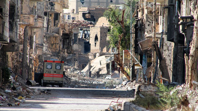 A general view shows a heavily damaged street in Syria's eastern town of Deir Ezzor on August 26, 2013. (AFP Photo / Ahmad Aboud)