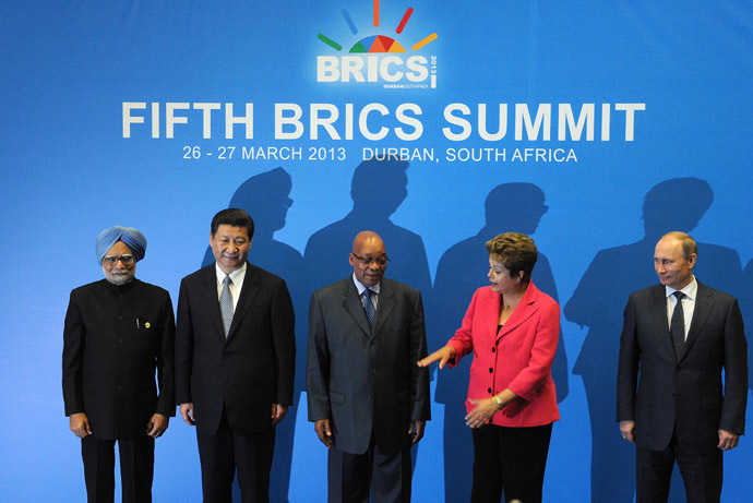 BRICS leaders (From L) India Prime minister Manmohan Singh, President of the Peopleâs Republic of China Xi Jinping, South Africa's President Jacob Zuma, Brazil's President Dilma Rousseff and Russian Federation President Vladimir Putin, pose for a family photo in Durban on March 27, 2013. (AFP Photo)
