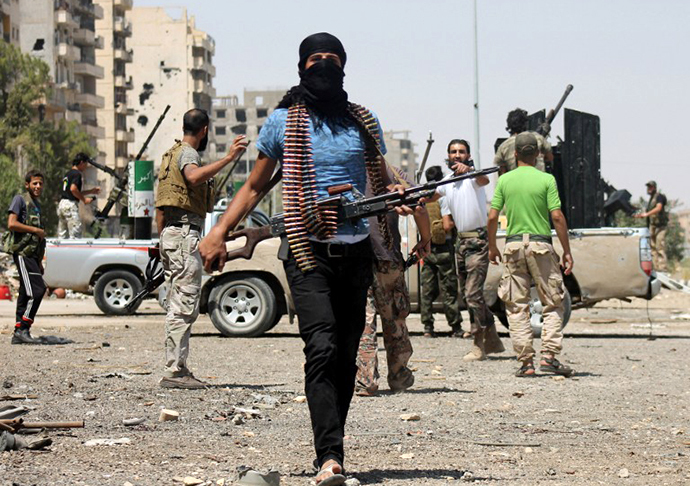 Syrian rebels fighting pro-regime forces gather along a road in Syria's eastern town of Deir Ezzor, on August 17, 2013. (AFP Photo / Abo Shuja)