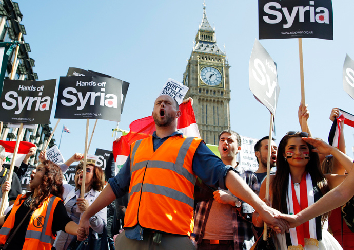 Protesters demonstrate against potential strikes on the Syrian government at Parliament Square in central London August 31, 2013 (Reuters / Olivia Harris)