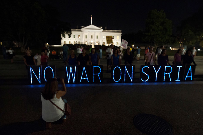 Anti-war demonstrators protest against US intervention in Syria in front of the White House in Washington on September 10, 2013 before US President Brack Obama addresses the nation on Syria. (AFP Photo/Nicholas Kamm) 