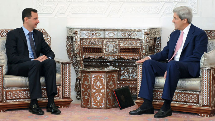 Syrian President Bashar al-Assad (L) meeting with US Senator John Kerry.(AFP Photo / HO)