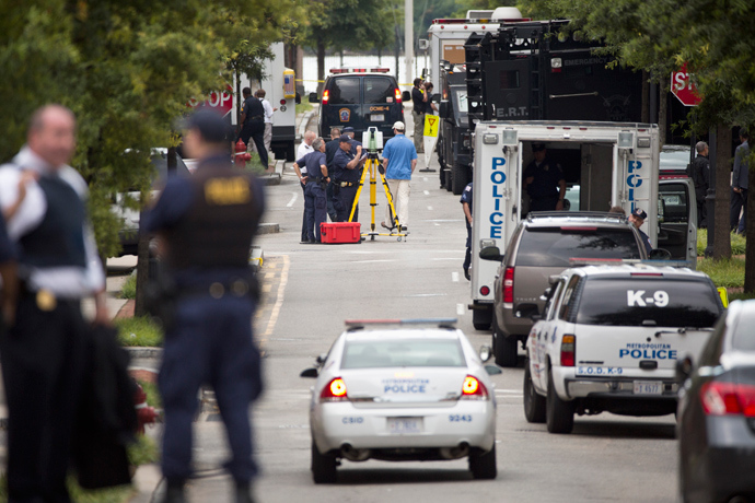 Police walk in the Washington Navy Yard after a shooting in Washington on September 16, 2013 (Reuters / Joshua Roberts)