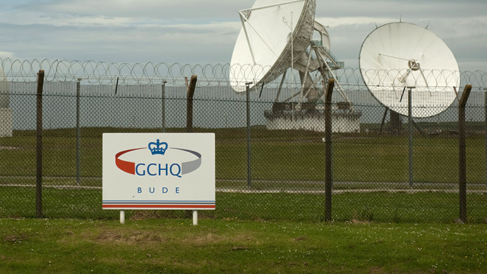 Satellite dishes are seen at GCHQ's outpost at Bude, close to where trans-Atlantic fibre-optic cables come ashore in Cornwall, southwest England (Reuters / Kieran Doherty)