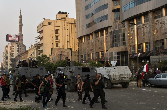 Egyptian riot police take positions during clashes with Muslim Brotherhood members on Ramsis street in downtown Cairo on October 6, 2013. (AFP Photo)