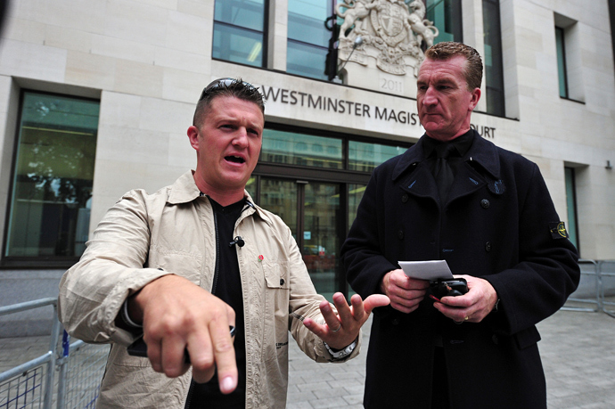 Stephen Yaxley-Lennon (L), also known as Tommy Robinson, the co-founder, spokesman and leader of the English Defence League (EDL) and EDL Deputy Leader Kevin Carroll (R) leave after attending Westminster Magistrates Court in central London, on September 11, 2013 (AFP Photo / Carl Court) 