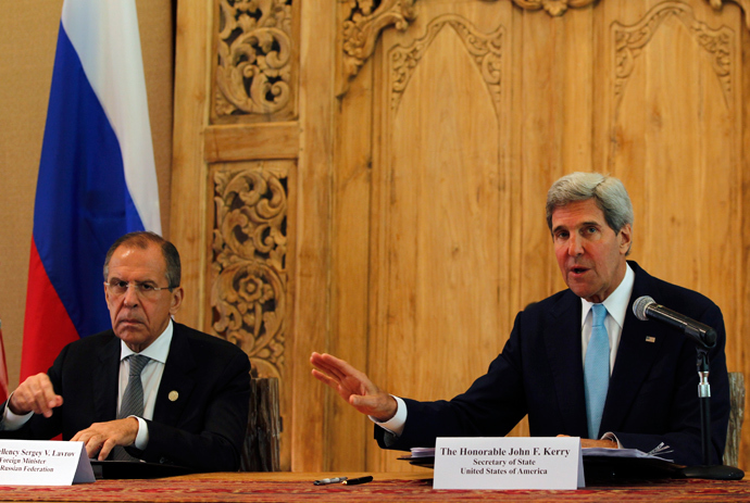 U.S. Secretary of State John Kerry (R) gestures during a joint news conference with Russia's Foreign Minister Sergey Lavrov (Reuters / Beawiharta)