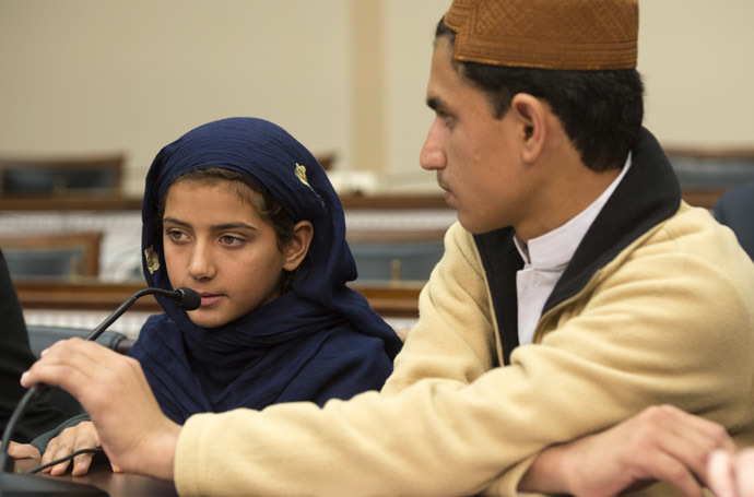 Nabeela ur Rehman (L), 9, who was injured by a US drone strike in Pakistan,speaks as her brother Zubair Rehman (R) looks on during a press conference on Capitol Hill in Washington, DC, October 29, 2013. (AFP Photo/Jim Watson)