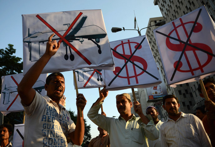 Pakistani protesters shout anti-US slogans during a demonstraion in Karachi on October 23, 2013, against US drone attacks in the Pakistani tribal region. (AFP Photo/Asif Hassan)