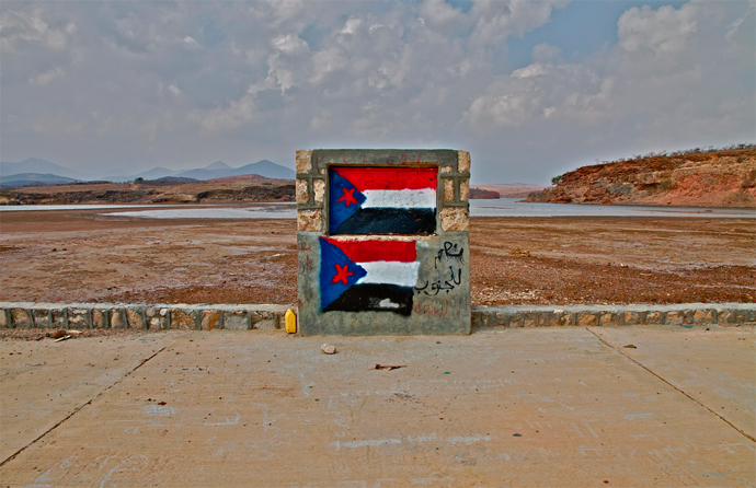 The flag of the former South Yemen republic painted on a roadside with slogans reading, âYes to the South!â (Photo by Nile Bowie)