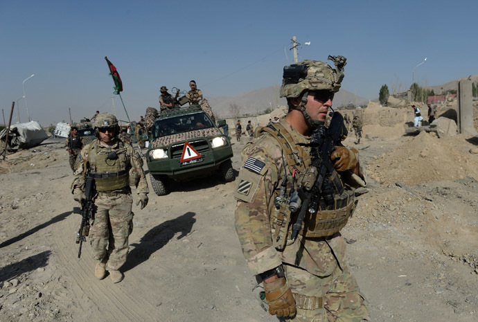 US soldiers arrive at the site of a suicide attack in Maidan Shar, the capital city of Wardak province south of Kabul on September 8, 2013. (AFP Photo/Shah Marai) 
