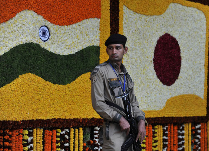 An Indian police commando stands guard prior to Japanese Emperor Akihito and Empress Michiko's visit to the Lodhi Gardens in New Delhi on December 1, 2013. (AFP Photo / Findlay Kember)