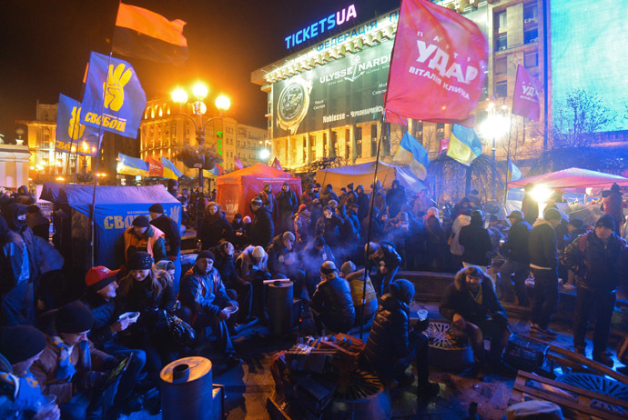 Participants of rallies held by supporters of Ukraine's European integration are on Independence Square in Kiev. (RIA Novosti/Alexey Kudenko)