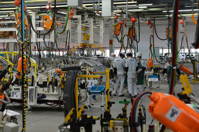Workers are seen in a workshop inside the PSA Peugeot, Citroen's fourth Chinese factory in Shenzhen, south China's Guangdong province.(AFP Photo / STR)