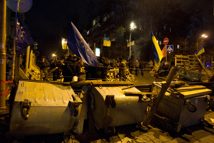 Pro-European integration protestors block a road and build a barricade near the Ministry of internal affairs in Kiev, December 9, 2013. (Reuters / Vasily Fedosenko)