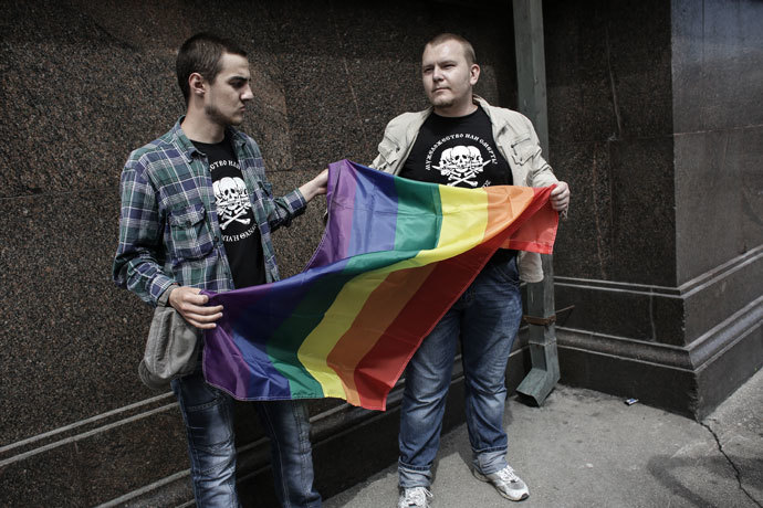 Participants of an unauthorized rally held by gay activists outside the building of the Russian parliament in Moscow.(RIA Novosti / Andrey Stenin)