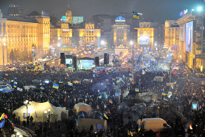 Photo shows Independence Square in central Kiev from above as protesters gather for an opposition rally on December 17, 2013 (AFP Photo / Genya Savilov)