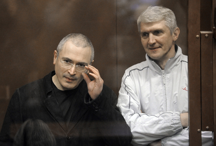 Former Yukos head Mikhail Khodorkovsky, left, and former Menatep head Platon Lebedev at Moscow's Khamovniki district court. (RIA Novosti / Grigoriy Sisoev) 
