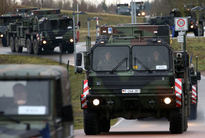 A convoy transporting 'Patriot' missiles sets off in Sanitz, northern Germany, on January 6, 2013.(AFP Photo / Bernd Wustneck)