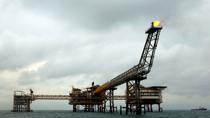 The SPQ1 gas platform is seen on the southern edge of Iran's South Pars gas field in the Gulf, off Assalouyeh, 1,000 km (621 miles) south of Tehran.(Reuters / Caren Firouz)