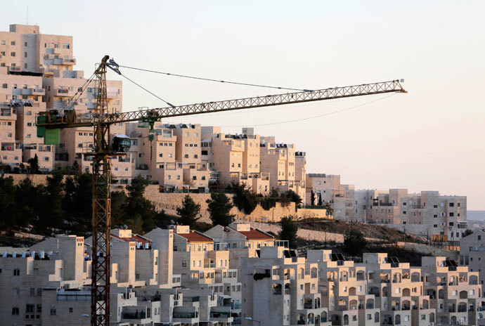 A crane is seen next to homes in a Jewish settlement near Jerusalem known to Israelis as Har Homa and to Palestinians as Jabal Abu Ghneim January 3, 2014.(Reuters / /Ammar Awad)