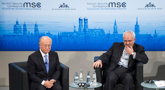 International Atomic Energy Agency (IAEA) Director General Yukiya Amano (L) and Iran's Foreign Minister Mohammad Javad Zarif attend the annual Munich Security Conference February 2, 2014 (Reuters / Lukas Barth)
