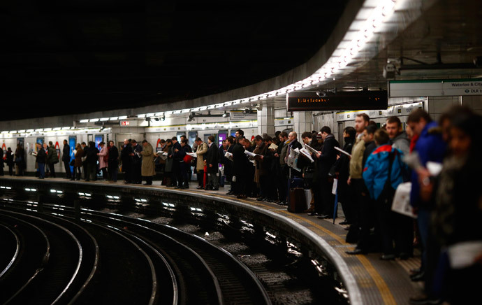 Commuters wait during the evening rush hour on the second day of a strike by London Underground workers in central London, February 6, 2014. (Reuters / Andrew Winning)
