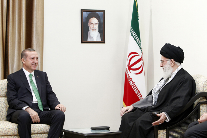 Iran's supreme leader, Ayatollah Ali Khamenei (R) with Turkish Prime Minister Recep Tayyip Erdogan in Tehran on January 29, 2014. (AFP Photo / HO / Iranian Supreme Leader's Website) 