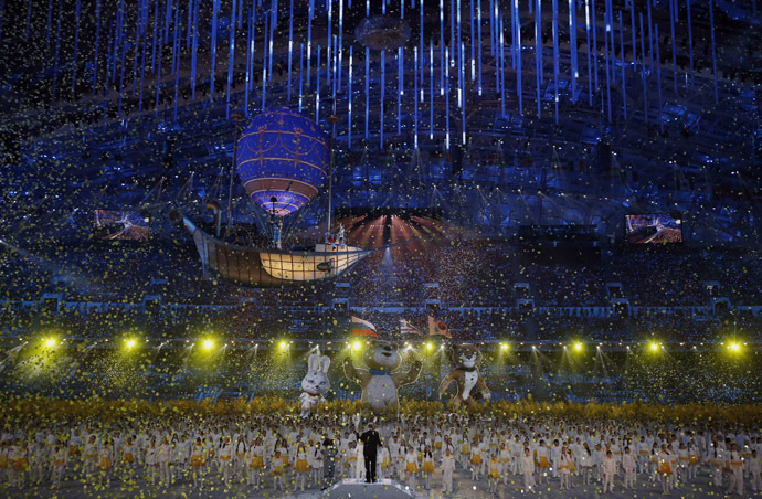 Confetti rains down at the end of the closing ceremony for the 2014 Sochi Winter Olympics, February 23, 2014. (Reuters/Phil Noble) 