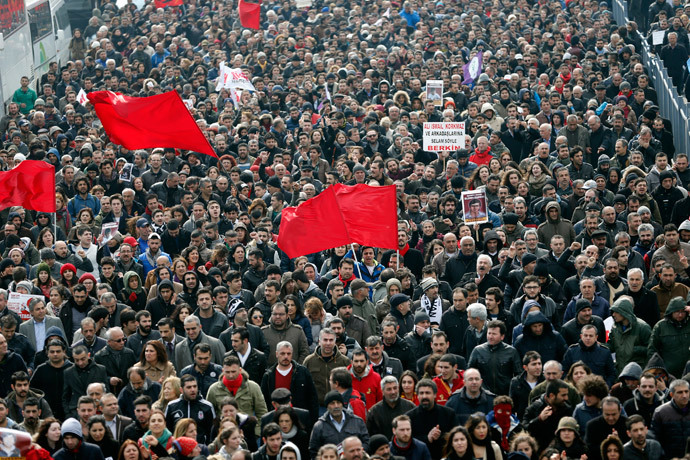 Mourners march as they follow the coffin of Berkin Elvan during funeral ceremony in Istanbul March 12, 2014.(Reuters / Murad Sezer)