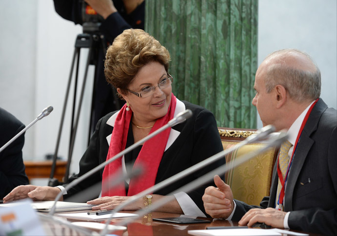 President Dilma Rousseff (L) speaks before the BRICS summit in Saint Petersburg in the sidelines of the G20 summit on September 5, 2013.(AFP Photo / G20RUSSIA)