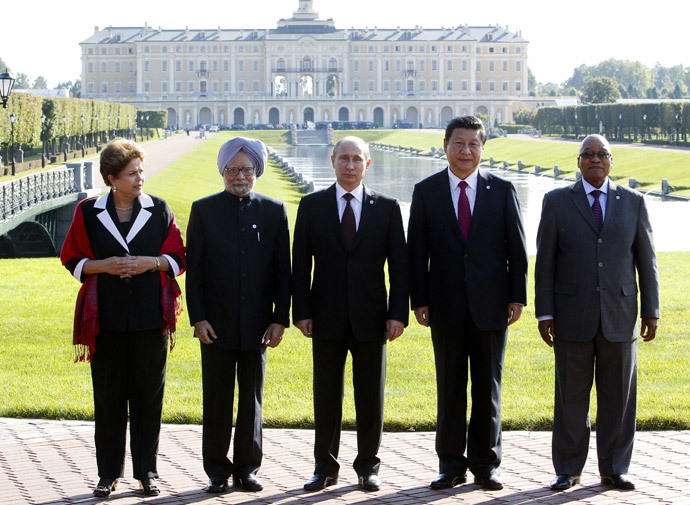 (From L) Brazil's President Dilma Rousseff, India's Prime Minister Manmohan Singh, Russia's President Vladimir Putin, China's President Xi Jinping and South African President Jacob Zuma pose for a photo after the BRICS leader's meeting at the G20 summit on September 5, 2013 in Saint Petersburg. (AFP Photo / Sergei Karpukhin) 