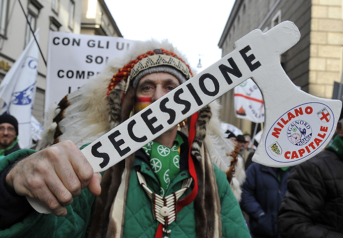 A Northern League supporter shows an axe with words reading "secession" as he attends a rally against the government in Milan (Reuters / Paolo Bona)