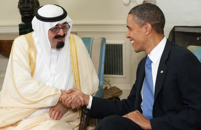 US President Barack Obama shakes hands with King Abdullah bin Abdulaziz Al Saud of Saudi Arabia (AFP Photo / Saul Loeb) 