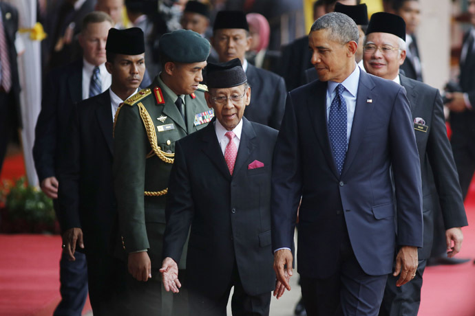 U.S. President Barack Obama (front R) walks with Malaysia's King Abdul Halim of Kedah (front L) as they participate in a welcoming ceremony in Parliament Square in Kuala Lumpur April 26, 2014. (Reuters)