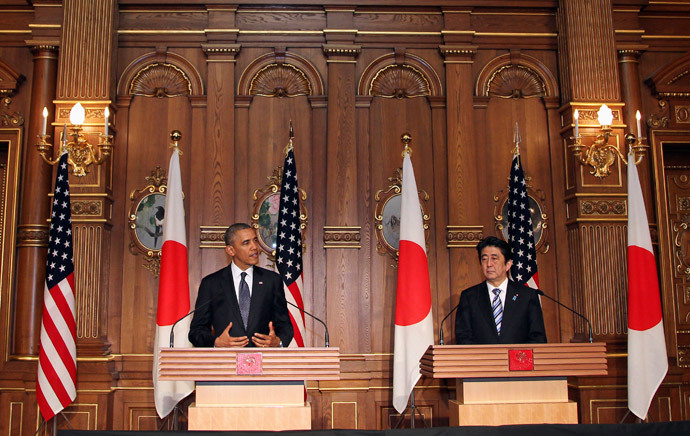U.S. President Barack Obama (L) attends a news conference with Japanese Prime Minister Shinzo Abe at the Akasaka guesthouse in Tokyo April 24, 2014. (Reuters / Junko Kimura-Matsumoto / Pool)